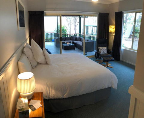 Valley View Luxury Retreat - Maitland Accommodation 4