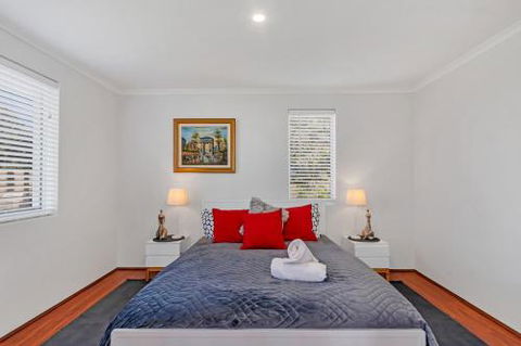 Blue Bay Beach Stay Mandurah - Maitland Accommodation 5