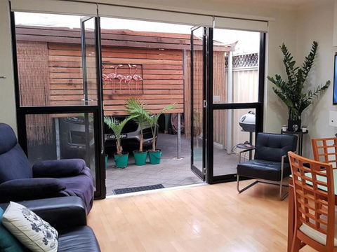 The Artisan 3BR House In The City - Maitland Accommodation 5