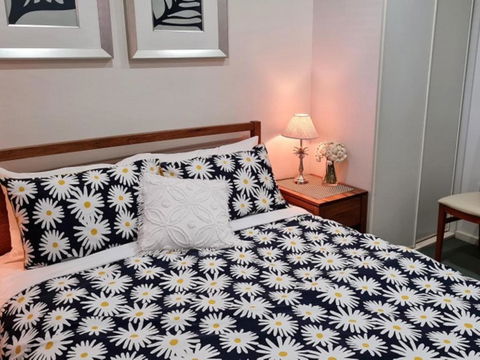 The Artisan 3BR House In The City - Maitland Accommodation 6