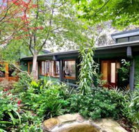 The Black Cockatoo Secret Garden Mountains Home - Maitland Accommodation
