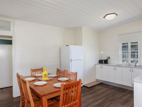 Yamba Pilot Cottage 2 Pets Welcome Close To Beach - Maitland Accommodation 4