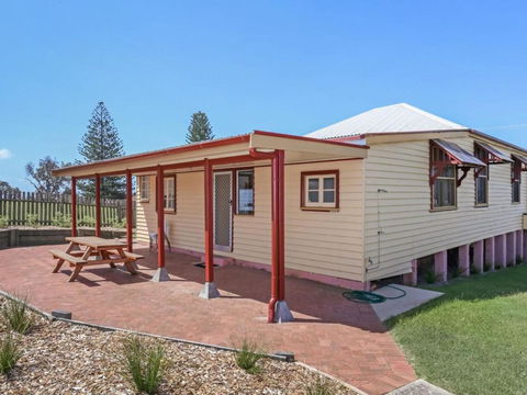 Yamba Pilot Cottage 1 Pets Welcome Close To Beach - Maitland Accommodation 4