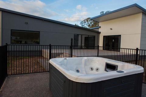 Pomonal Estate Mt. Cassell Villa - Maitland Accommodation 5