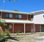 31 Bombala Crescent Two storey home with covered outdoor deck fully fenced backyard. Pet friendly - Maitland Accommodation