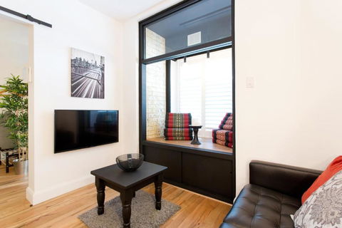 Industrial Central Apartment Shop 8 - Maitland Accommodation 5