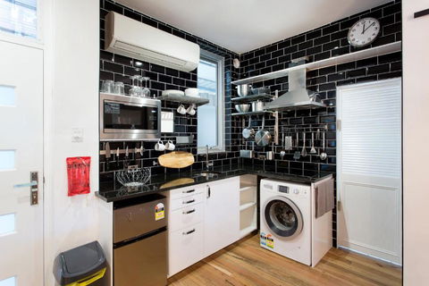 Industrial Central Apartment Shop 8 - Maitland Accommodation 6