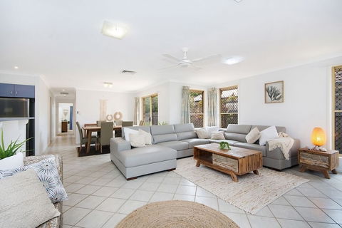 Kailani Beach House - Maitland Accommodation 1