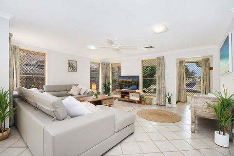 Kailani Beach House - Maitland Accommodation 0