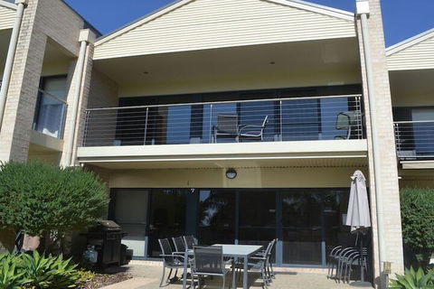 Elsinor Townhouse 7 Mulwala - Maitland Accommodation 1