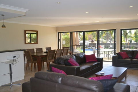 Elsinor Townhouse 7 Mulwala - Maitland Accommodation 4