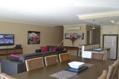 Elsinor Townhouse 7 Mulwala - Maitland Accommodation 7