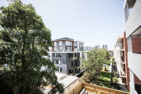 Executive Luxury Apt With Parking Next To Station - Maitland Accommodation 1