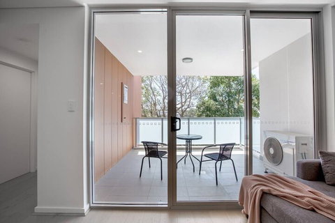 Executive Luxury Apt With Parking Next To Station - Maitland Accommodation 2