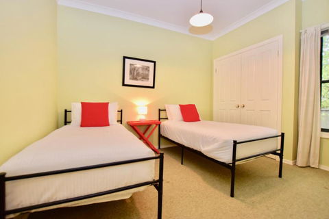 Scenic Cottage Of Katoomba - Maitland Accommodation 6