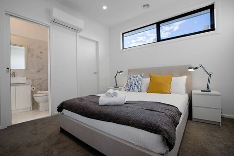 Trendy Sweet Home In Blackburn South - Maitland Accommodation 7