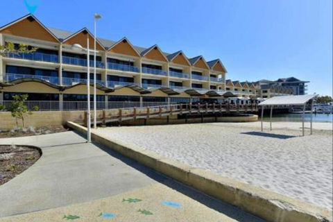 Oceanic Apartment - Maitland Accommodation 3
