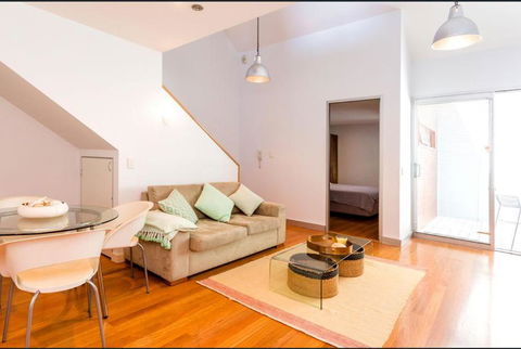 Urban Paradise Minutes From The Markets - Maitland Accommodation 5