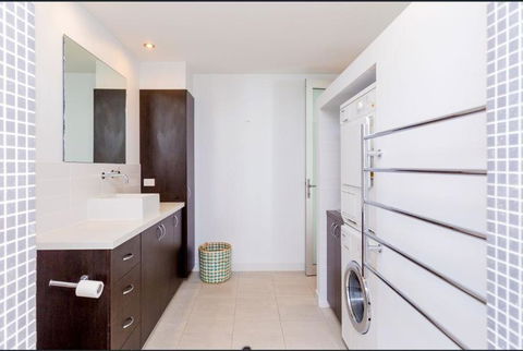 Urban Paradise Minutes From The Markets - Maitland Accommodation 2