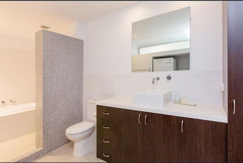 Urban Paradise Minutes From The Markets - Maitland Accommodation 4