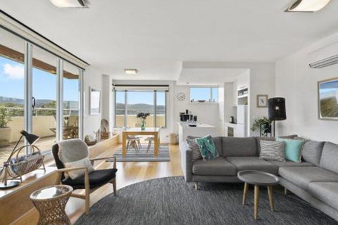 POINT GREY APARTMENT ONE VIEWPOINT - Maitland Accommodation 5