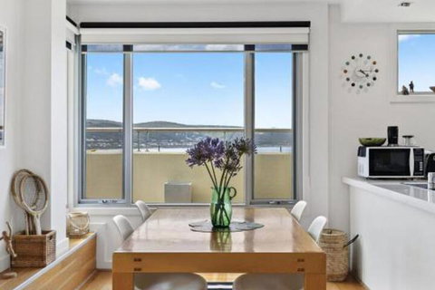 POINT GREY APARTMENT ONE VIEWPOINT - Maitland Accommodation 4