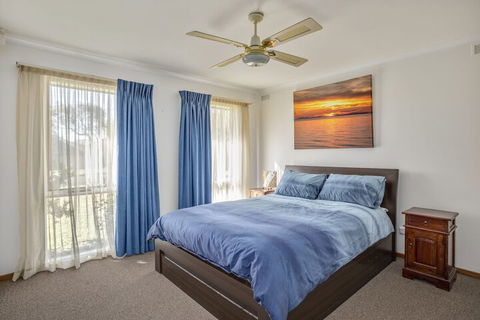 Foreshore Beach House Ideal Family Spot - Maitland Accommodation 6
