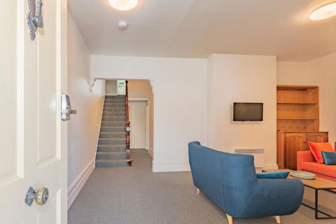4 Bedroom House Hobart CBD Free Parking - Maitland Accommodation 5