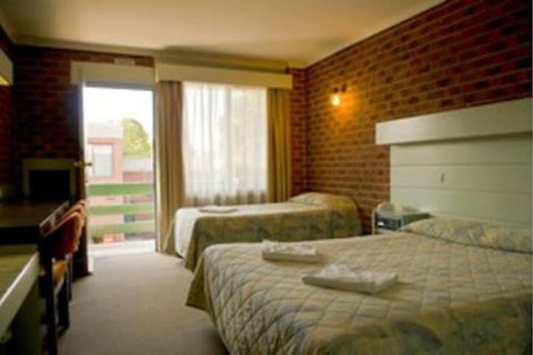 Classic Twin Bed Room 2 In Oakleigh - Maitland Accommodation 0