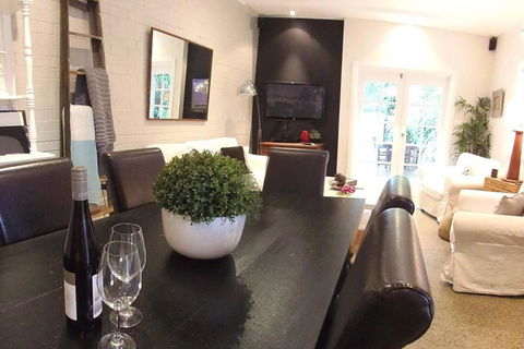 YSG The Edward Townhouses 155 & 157 Steps To Town - Maitland Accommodation 2