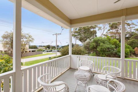 BEACHSIDE GETAWAY DROMANA - Maitland Accommodation 1