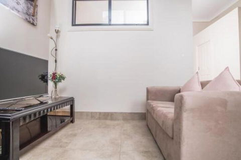 Scenic Illawong Riverside Getaway 1bed1bath Unit - Maitland Accommodation 3