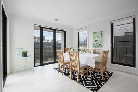 Captivating Large 4br@narre Warren - Maitland Accommodation 5