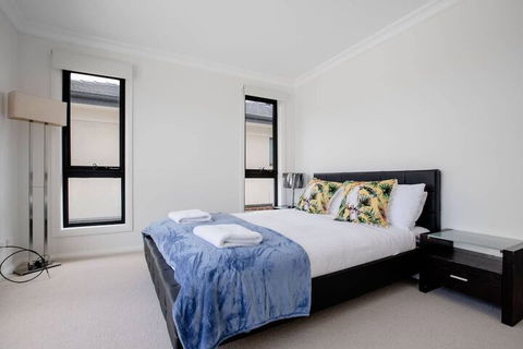 Captivating Large 4br@narre Warren - Maitland Accommodation 2
