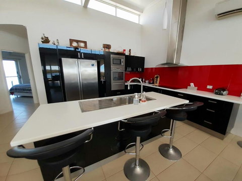 Carnarvon Beach Retreat - Maitland Accommodation 3