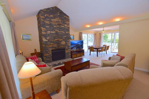 Rocky Mountain Cottage - Maitland Accommodation 7