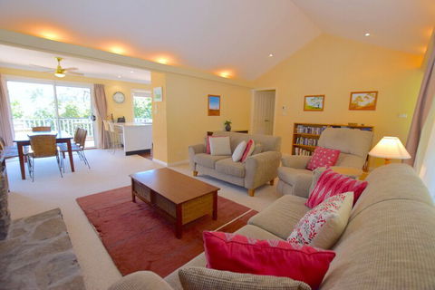 Rocky Mountain Cottage - Maitland Accommodation 2