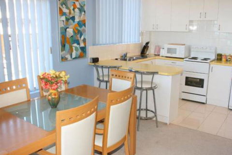 Seaview #2 2 / 171 Avoca Drive - Maitland Accommodation 6