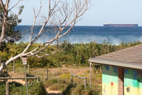 Seaview #2 2 / 171 Avoca Drive - Maitland Accommodation 0