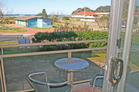 Seaview #2 2 / 171 Avoca Drive - Maitland Accommodation 7