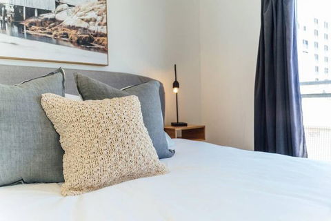 Nirvana On Gray Netflix WiFi Nespresso & More - Maitland Accommodation 4