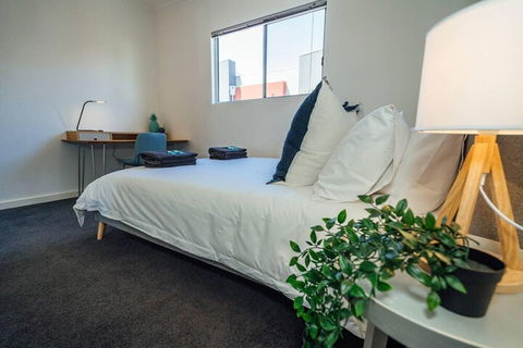 Nirvana On Gray Netflix WiFi Nespresso & More - Maitland Accommodation 5