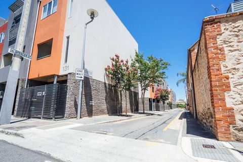 Nirvana On Gray Netflix WiFi Nespresso & More - Maitland Accommodation 2