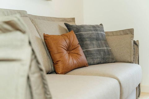 Nirvana On Gray Netflix WiFi Nespresso & More - Maitland Accommodation 6