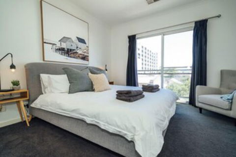 Nirvana On Gray Netflix WiFi Nespresso & More - Maitland Accommodation 0