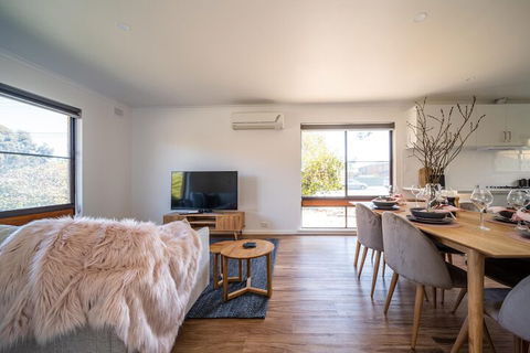 Harmony At Henley Beach Wifi Nespresso Netflix - Maitland Accommodation 4