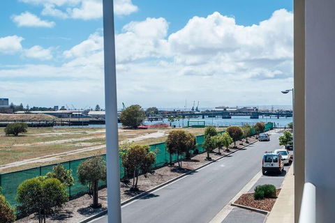 The Cove At New Port Pool Spa Sauna Gym & More - Maitland Accommodation 1