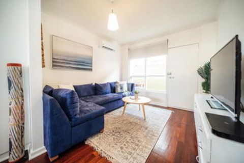 Urban Beach Shack Metres From The Beach & Cafes - Maitland Accommodation 0
