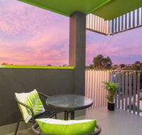 Canopy at 44 Minutes from the CBD Train  Cafes Wifi Nespresso Amenities - Maitland Accommodation