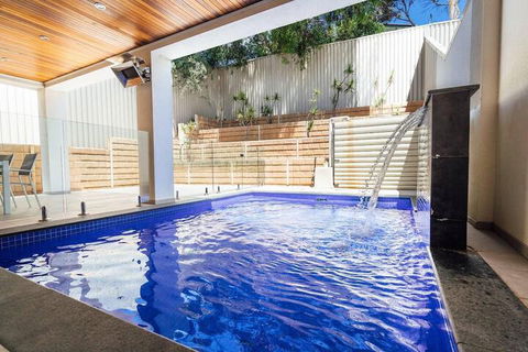 The Grand Oasis Pool Wifi Mins From Beach - Maitland Accommodation 4